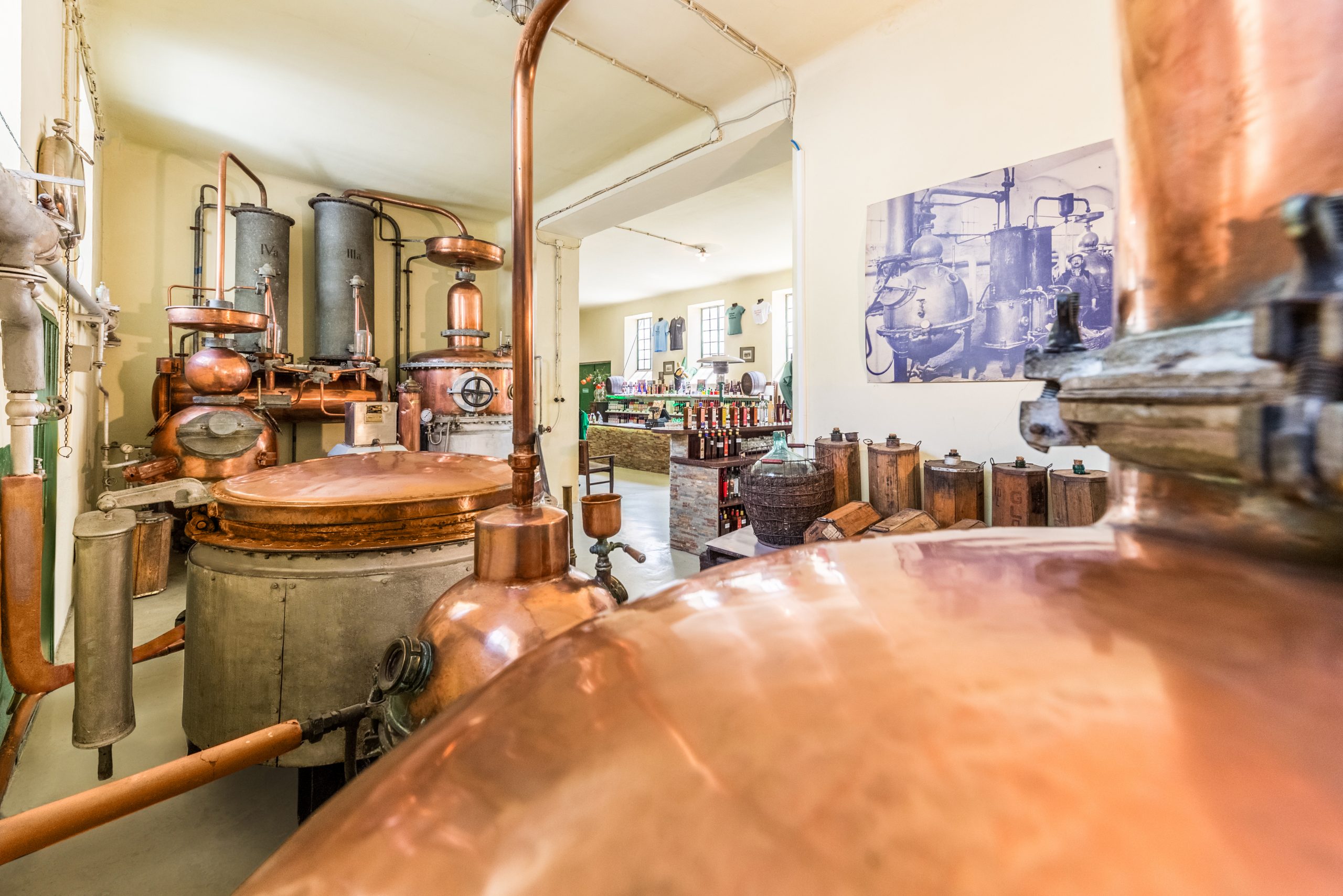 Die Destillerie als zentrales Element - Hier entstehen die hochwertigen Produkte!