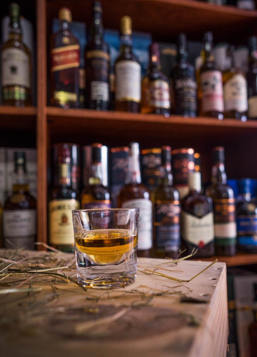 Whisky schenken Bild: @tuikanov via Twenty20
