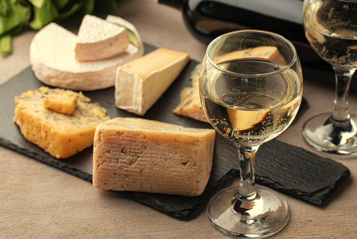 Bild: Käse mit passendem Wein genießen